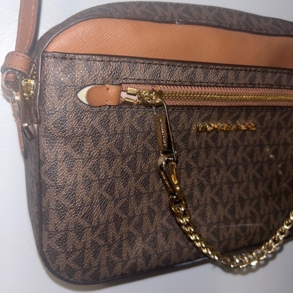 Micheal Kors Jet Set Large Crossbody Purse - Picture 5 of 8